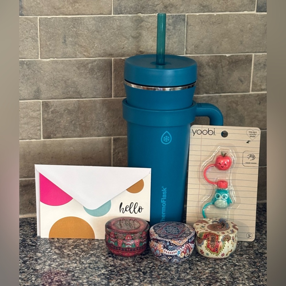 🆕 Teacher themed gift: Thermoflask tumbler, straw toppers, candles & a card.